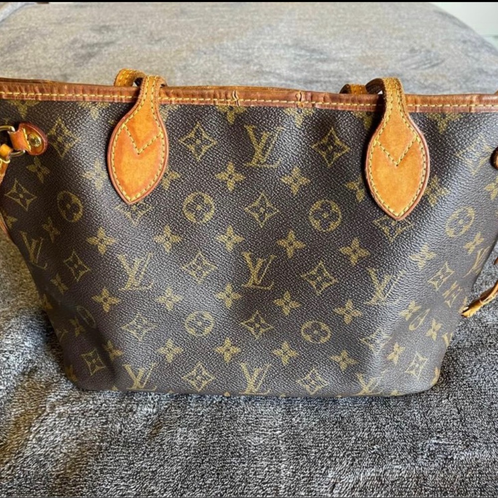 Authentic vintage Louis Vuitton never full PM.